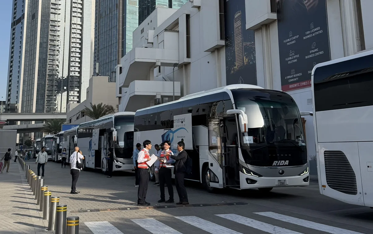【ドバイ脱出記録】政府手配バスに乗ってオマーンへ